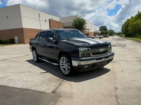Used 2006 Chevrolet Avalanche LS RWD image 2
