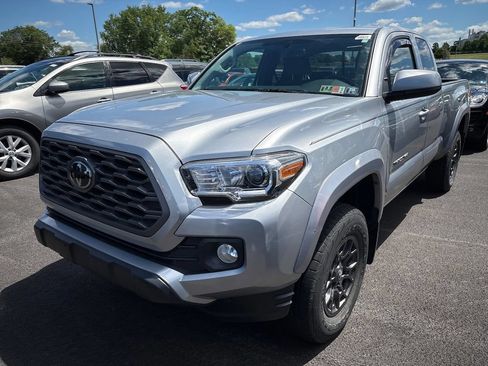 Used 2017 Toyota Tacoma SR5 w/ Tow Package AWD/4WD image 6