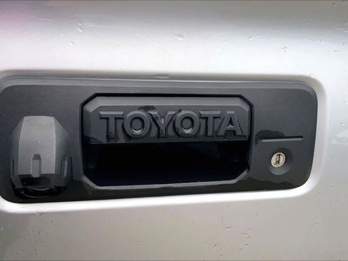 Used 2018 Toyota Tacoma SR5 image 33