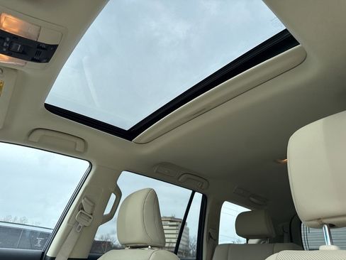 Used 2022 Lexus GX 460 Premium w/ Accessory Package image 11