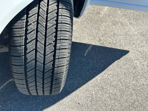 Used 2022 Jeep Grand Cherokee Overland w/ Luxury Tech Group IV image 16