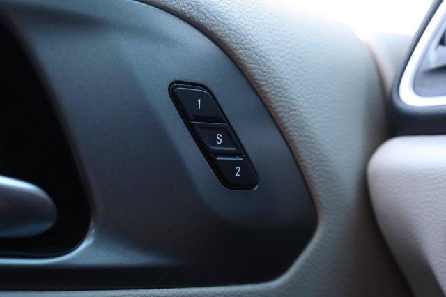 Used 2024 Chrysler Pacifica Touring-L FWD image 20