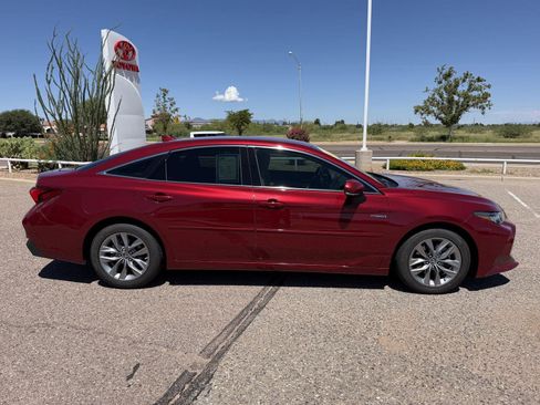 Used 2019 Toyota Avalon XLE w/ Carpet Mat Package FWD image 7