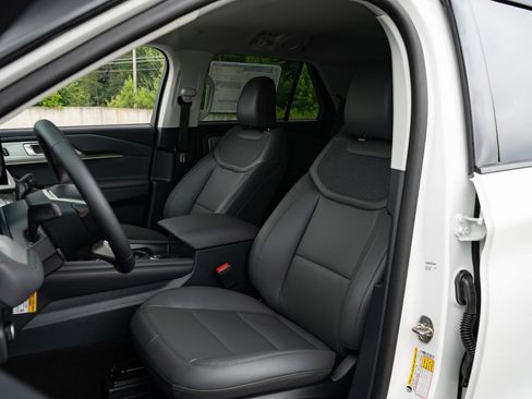 New 2026 Ford Explorer Active w/ Active Comfort Package RWD image 15