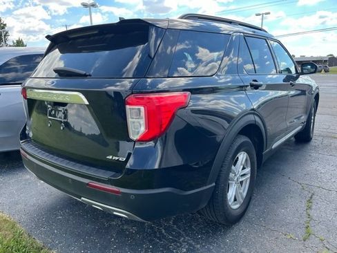 Used 2022 Ford Explorer XLT AWD/4WD image 2
