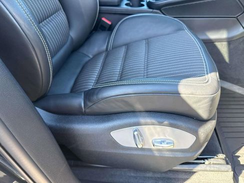 Used 2023 Porsche Macan Turbo image 10