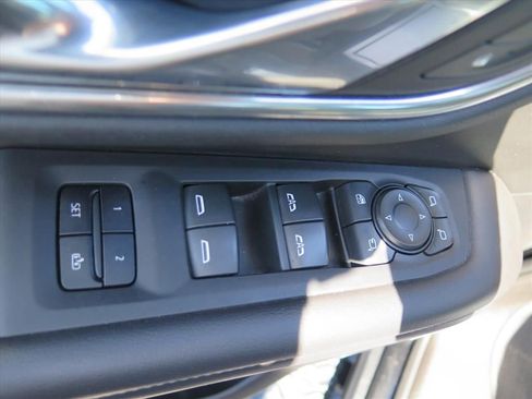 Used 2021 Chevrolet Tahoe Z71 w/ Z71 Signature Package AWD/4WD image 12