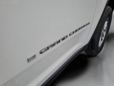 New 2025 Jeep Grand Cherokee Laredo w/ Luxury Tech Group I image 36