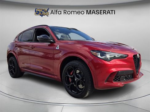 Used 2024 Alfa Romeo Stelvio Quadrifoglio image 8