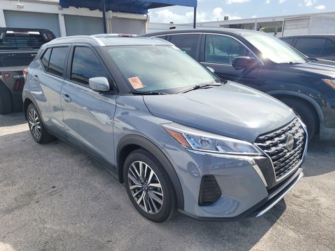 Used 2022 Nissan Kicks SV FWD image 2