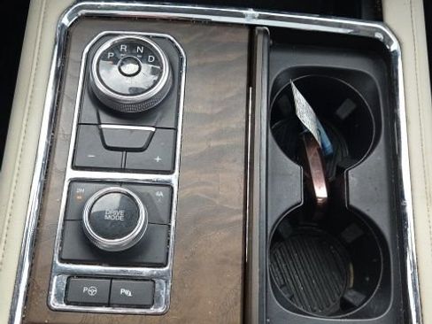 Used 2018 Ford Expedition Platinum image 38