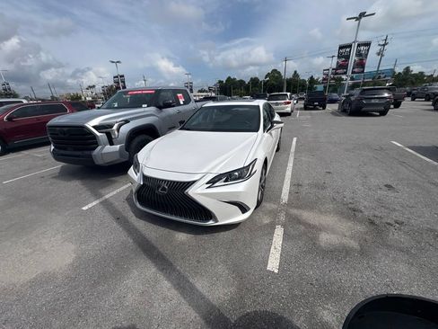 Used 2019 Lexus ES 350 w/ Premium Package FWD image 11