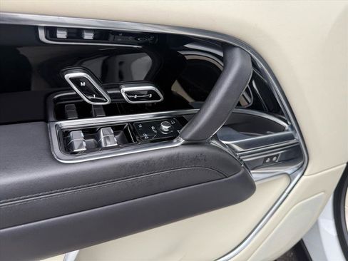 Used 2023 Land Rover Range Rover Long Wheelbase SE image 10