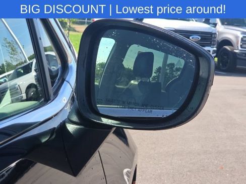 Used 2023 Chrysler Pacifica Touring-L FWD image 8