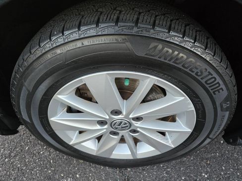 Used 2018 Volkswagen Golf S image 27