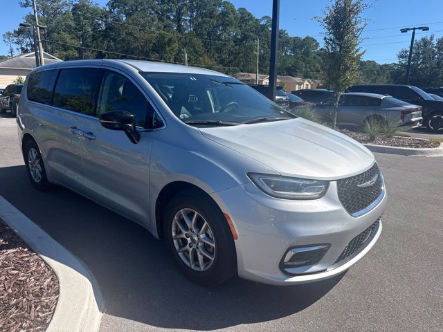 Used 2024 Chrysler Pacifica Touring-L FWD image 1