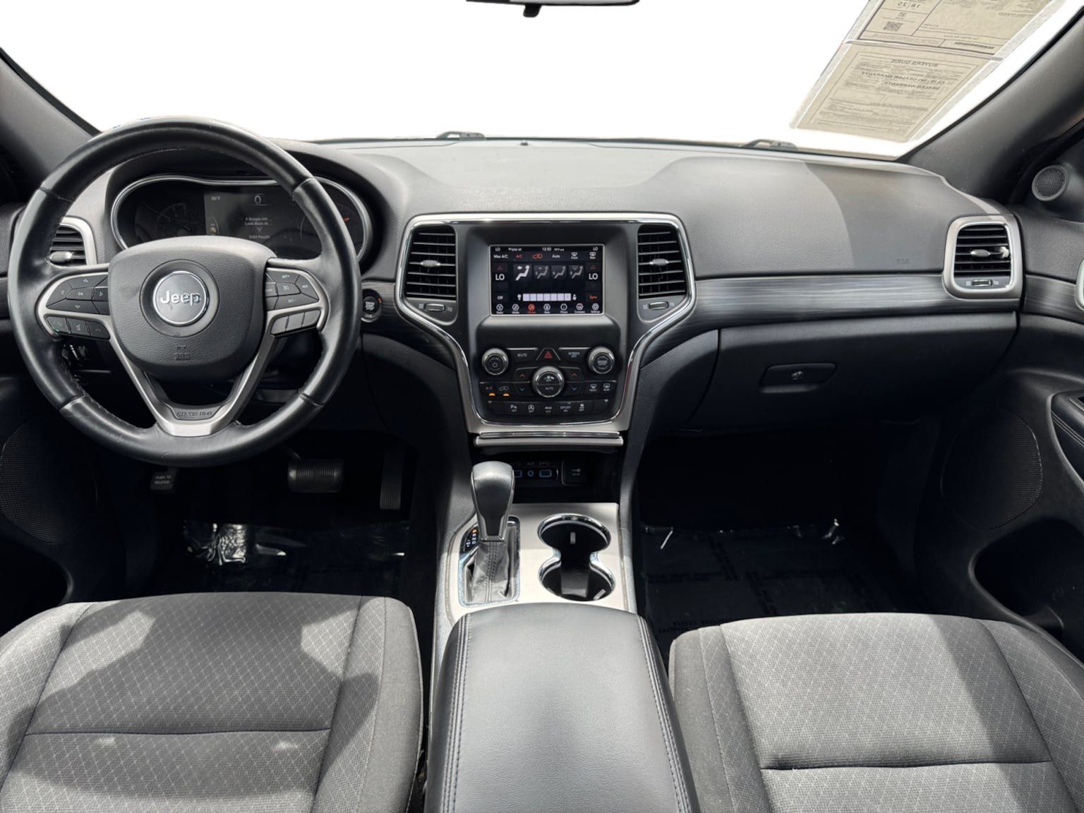 Used 2019 Jeep Grand Cherokee Laredo AWD/4WD image 12