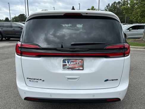 New 2024 Chrysler Pacifica Premium image 6