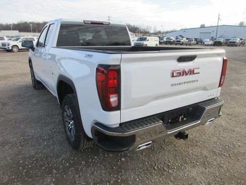 New 2026 GMC Sierra 1500 SLE image 8