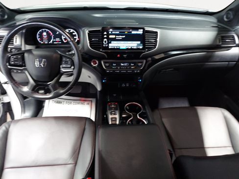 Used 2025 Honda Ridgeline Black Edition image 3