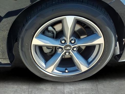 Used 2017 Ford Mustang Coupe image 9