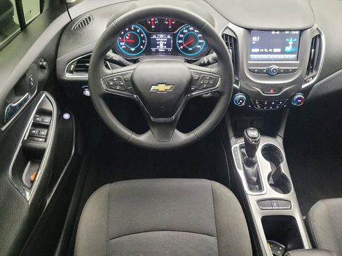 Used 2018 Chevrolet Cruze LT w/ Convenience Package FWD image 22