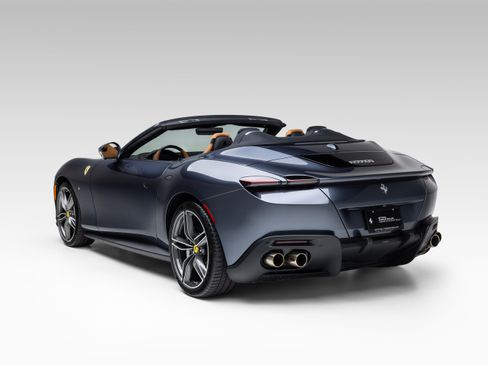Used 2025 Ferrari Roma Spider RWD image 12