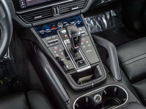 Used 2019 Porsche Cayenne image 31