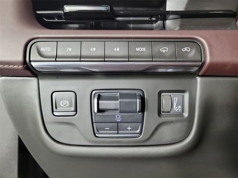 Used 2023 Cadillac Escalade ESV Sport Platinum w/ Heavy-Duty Trailer Package image 32