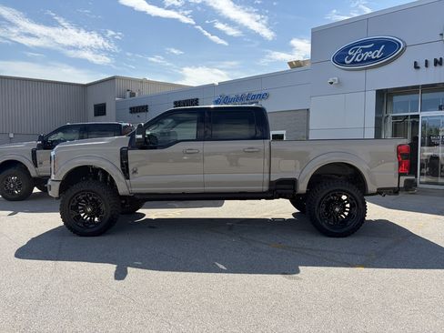 New 2026 Ford F250 Lariat w/ Black Appearance Package AWD/4WD image 7