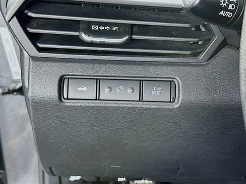 Used 2024 Nissan Altima 2.5 SV FWD image 15