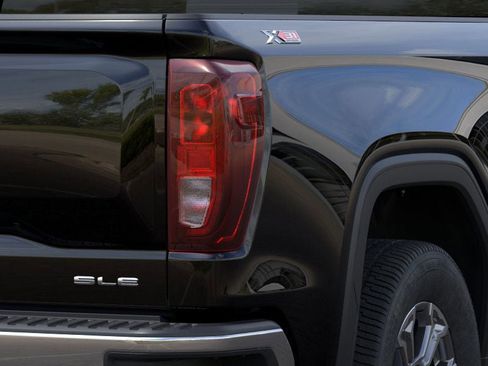 New 2026 GMC Sierra 1500 SLE w/ X31 Off-Road Package image 11