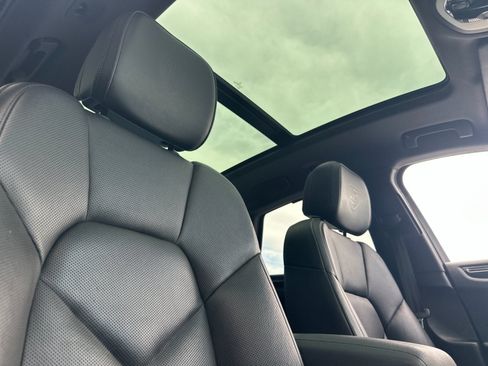 Certified 2024 Porsche Macan S AWD/4WD image 17