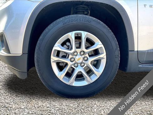 Used 2018 Chevrolet Traverse LT w/ LPO, 'HIT The Road' Package AWD/4WD image 9