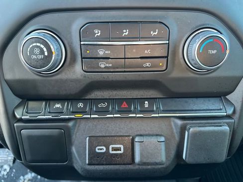 Used 2025 Chevrolet Silverado 1500 Custom image 31