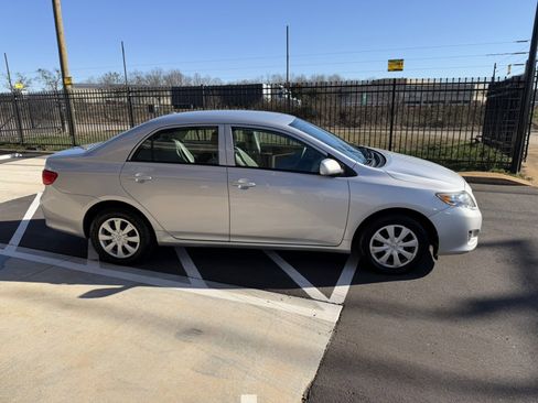 Used 2010 Toyota Corolla image 7