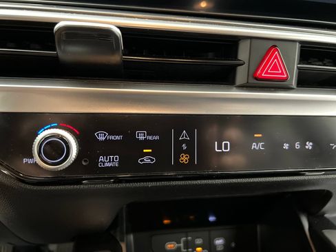 Used 2024 Kia Sorento S FWD image 66