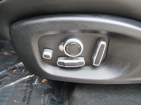 Used 2020 Jaguar F-PACE S image 17