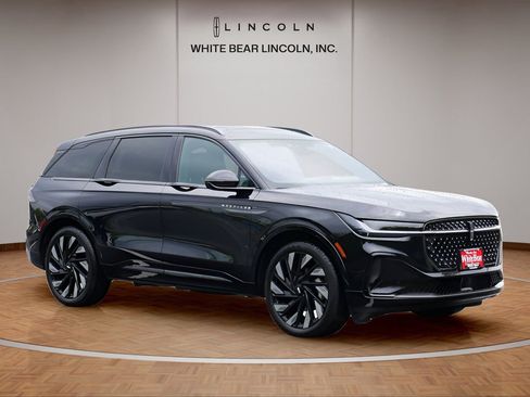 Used 2025 Lincoln Nautilus Reserve AWD/4WD image 3