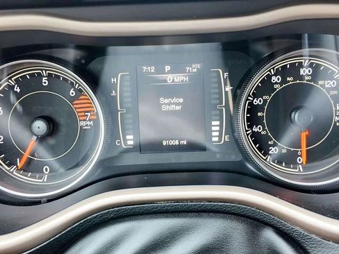 Used 2017 Jeep Cherokee Latitude w/ Cold Weather Group image 11