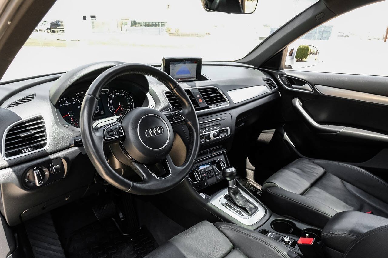 Used 2018 Audi Q3 2.0T Premium Plus w/ Premium Plus Package FWD image 3