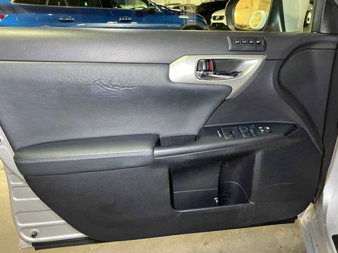 Used 2011 Lexus CT 200h Premium image 18