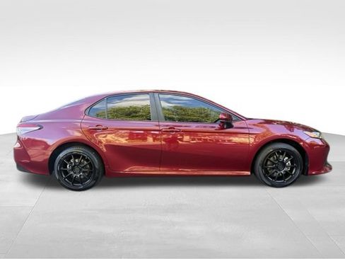 Used 2018 Toyota Camry LE FWD image 6