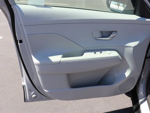 Used 2026 Hyundai Kona SEL Premium FWD image 9