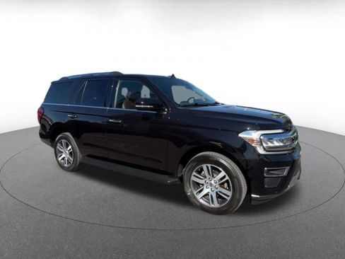 Used 2024 Ford Expedition Limited AWD/4WD image 2