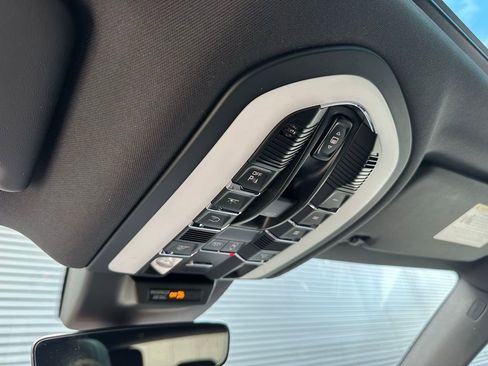 Used 2026 Porsche Macan AWD/4WD image 33
