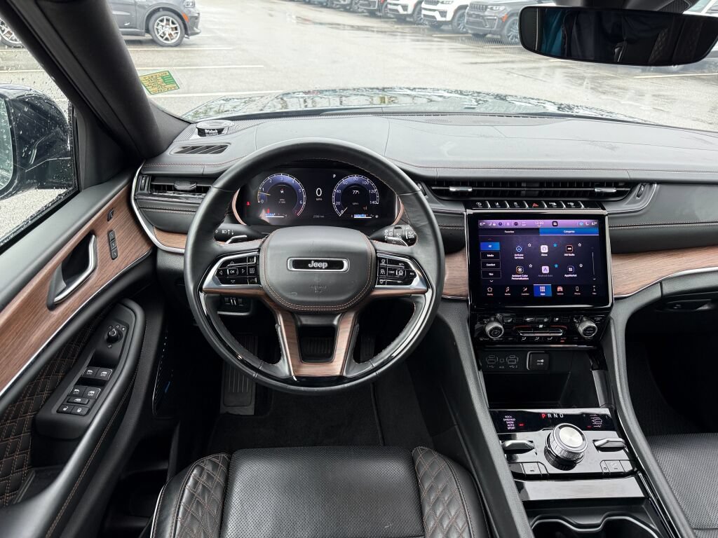 Used 2025 Jeep Grand Cherokee L Summit w/ Obsidian Package AWD/4WD image 16