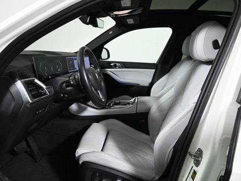 Used 2024 BMW X5 xDrive40i AWD/4WD image 3