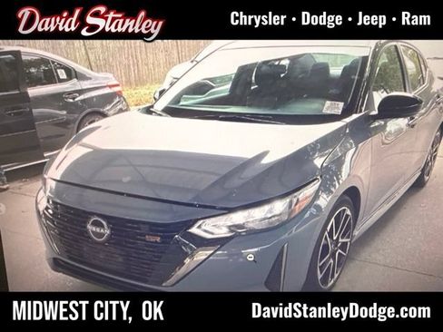 Used 2025 Nissan Sentra SR FWD image 1