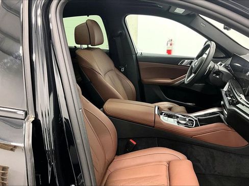Used 2025 BMW X6 M60i w/ Climate Comfort Package image 7